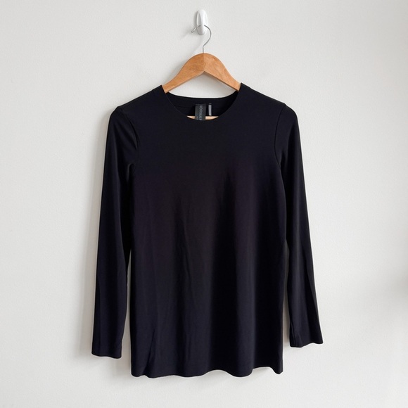 NORMA KAMALI • Long Sleeve Crew Top in Black - Picture 4 of 12